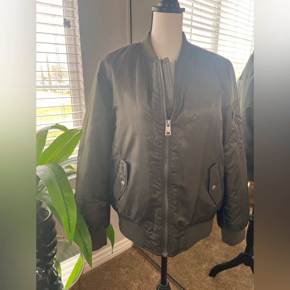 Women’s Levi's Flight Bomber Jacket Olive Green S Large NWOT